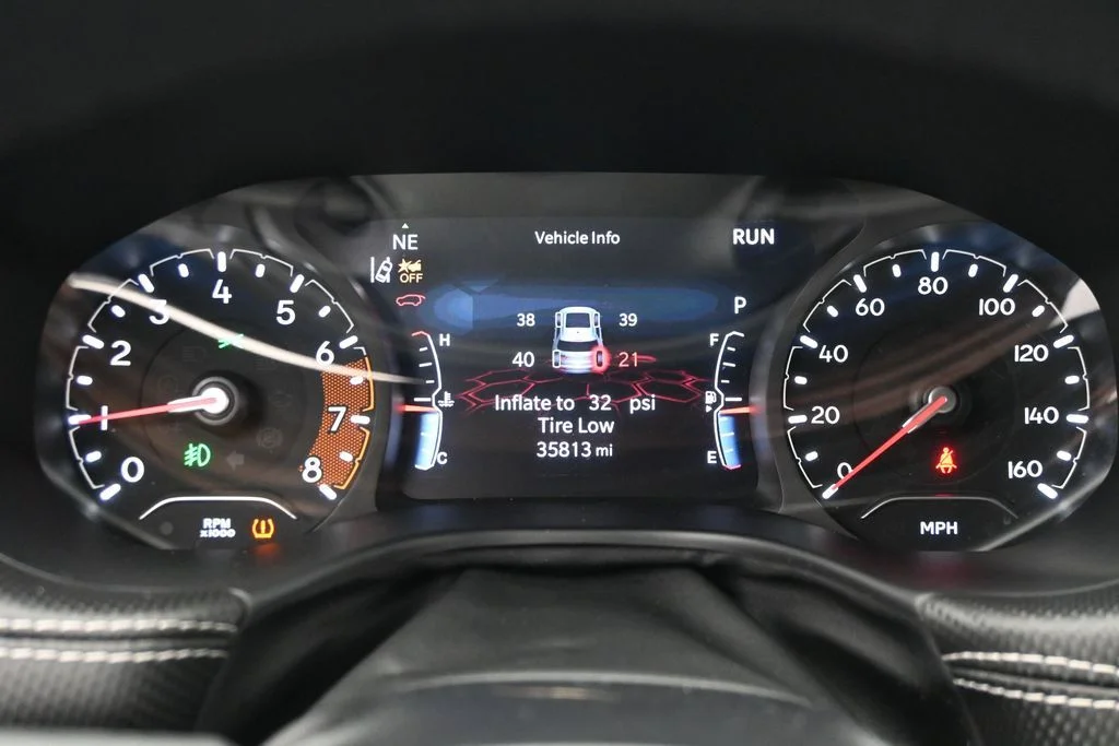 Used 2024  Jeep Latitude image 17