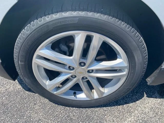 Used 2019 SILVER ICE METALLIC Chevrolet Premier image 9