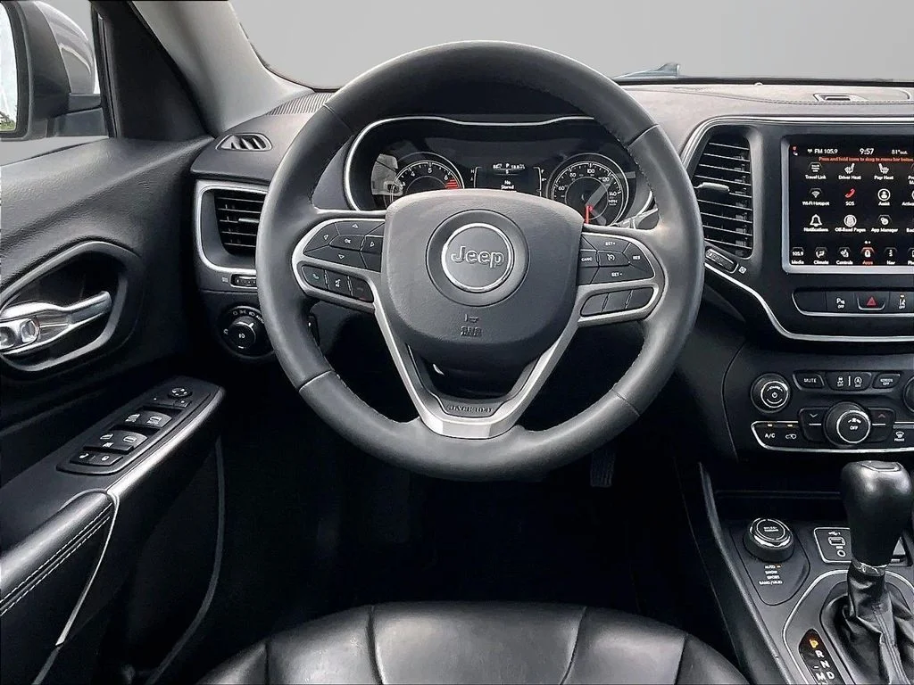 Used 2021 Silver Jeep Latitude Plus image 6
