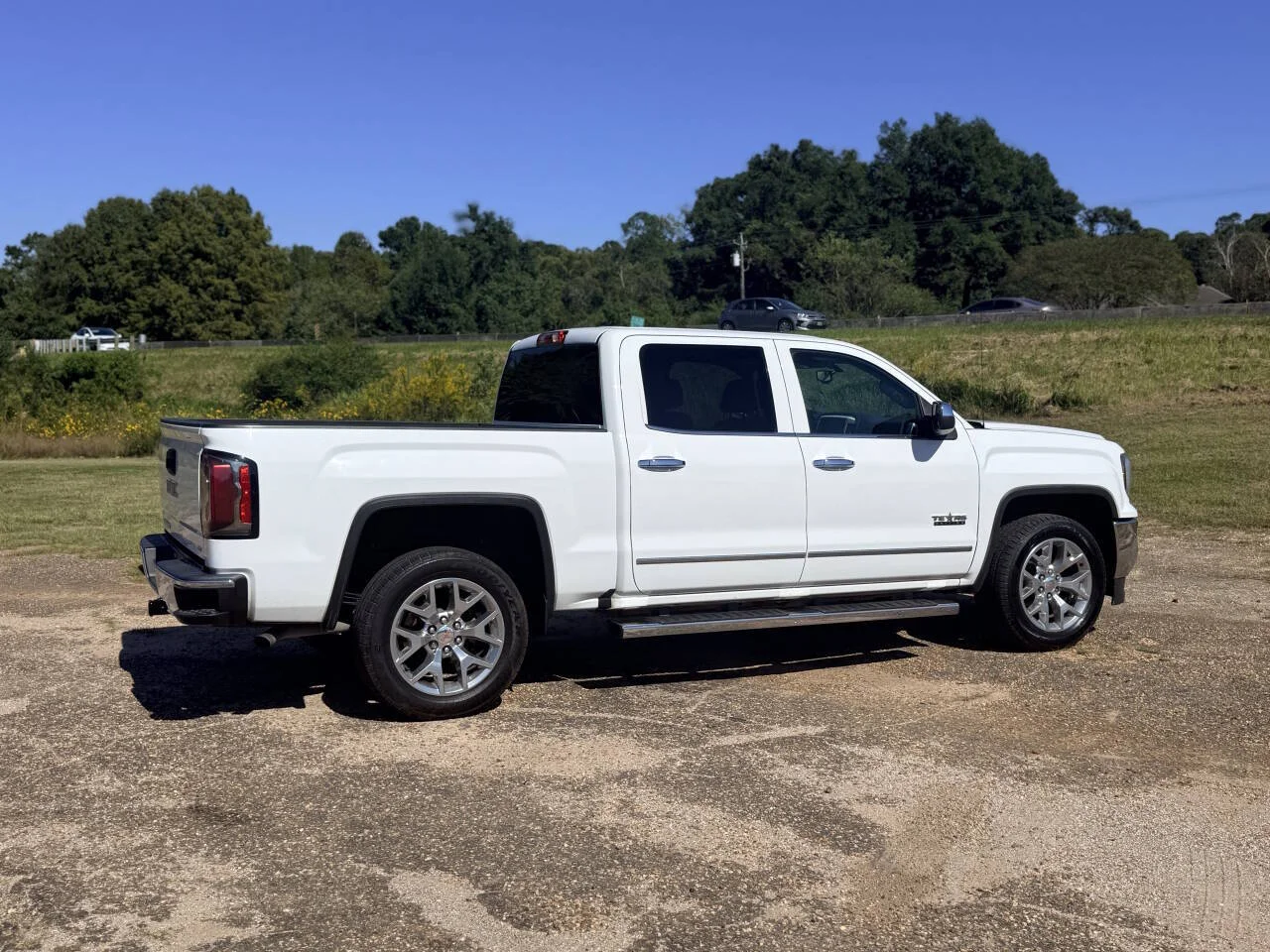 Used 2018 White GMC SLT 4x2 4dr Crew Cab 5.8 ft. SB image 5