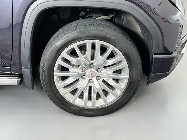 Used 2022 Silver GMC Denali image 40