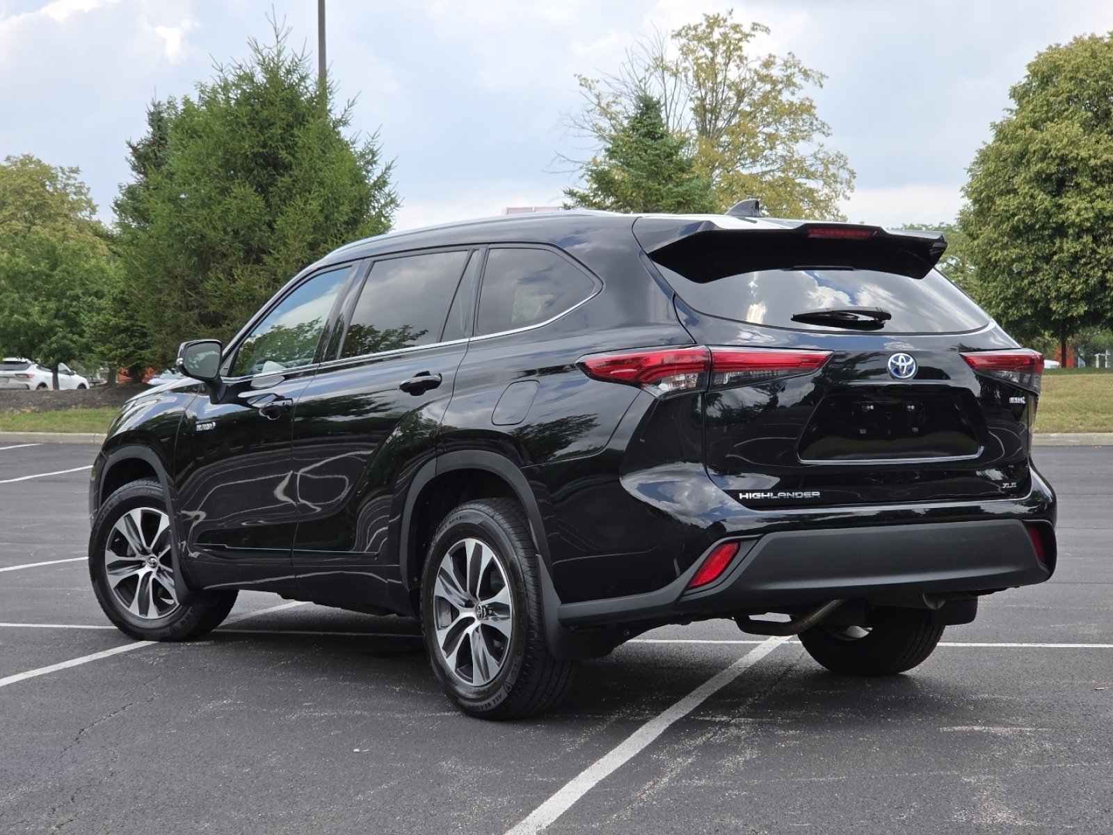 Used 2020 Midnight Black Metallic Toyota XLE image 21