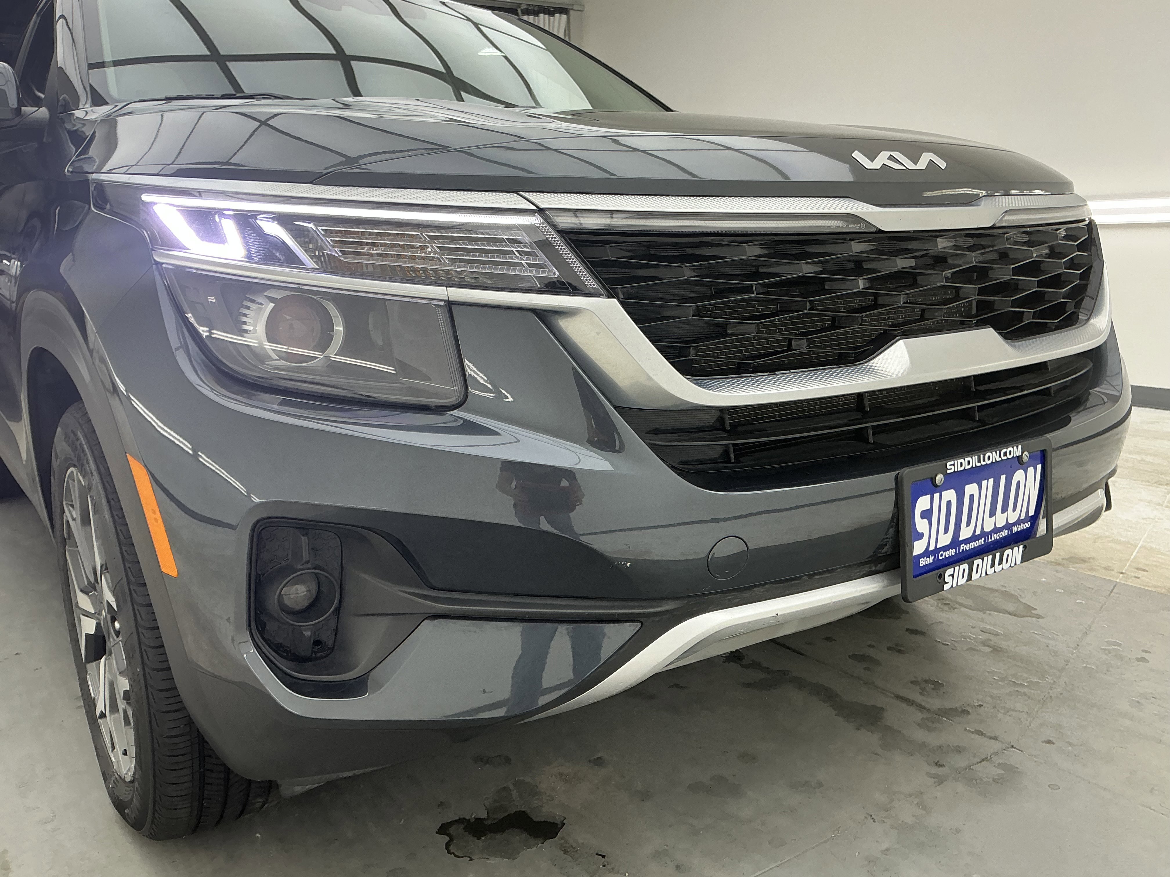 Used 2023 Gravity Gray Kia EX image 27