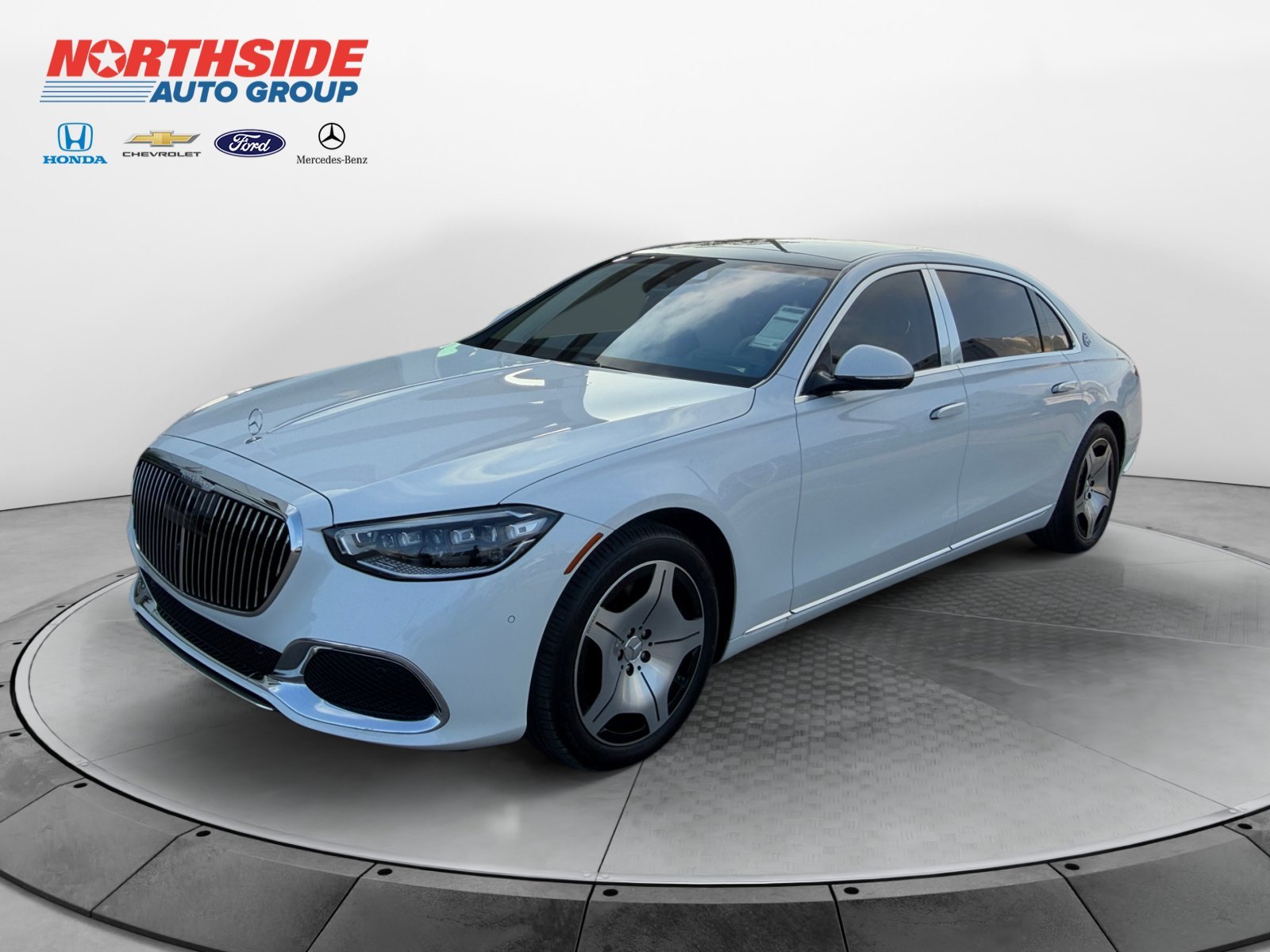 Used 2026 MANUFAKTUR Moonlight Whit Mercedes-Benz Maybach S 580 image 3