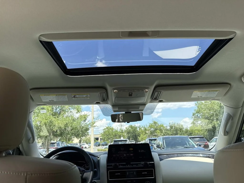 Used 2022 White INFINITI LUXE image 23