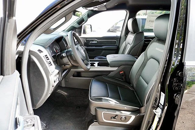 New 2026 Diamond Black Crystal Pearl-Coat Exterior Paint RAM Laramie image 20