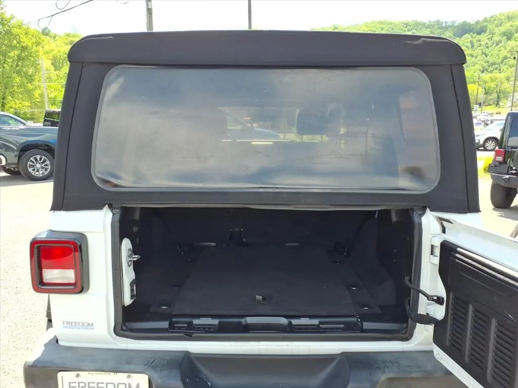 Used 2018 White Jeep Unlimited Sport S image 5