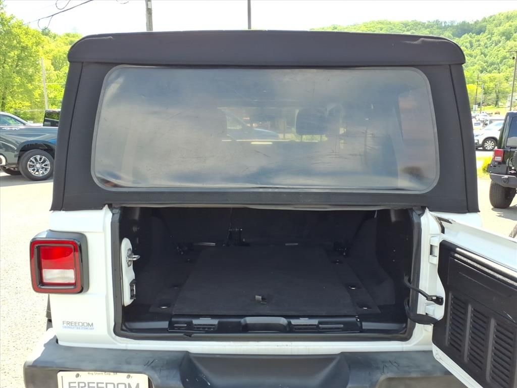Used 2018 White Jeep Unlimited Sport S image 5