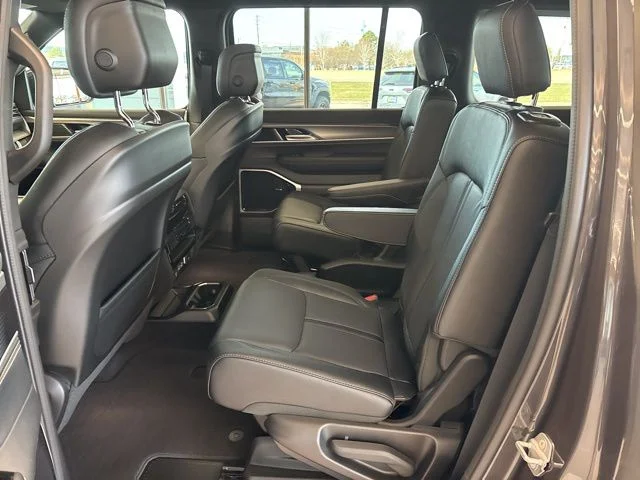 New 2026 Baltic-Gray Metallic Clear-Coat Exterior Paint Jeep Limited Altitude image 32
