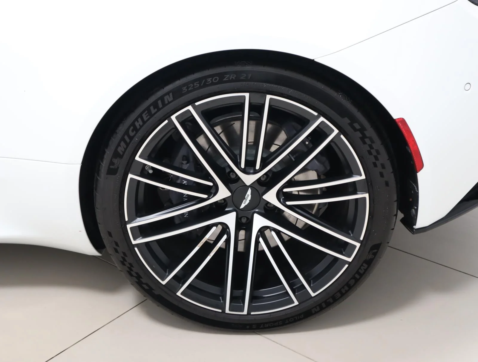 Used 2024 Zenith White Aston Martin Coupe image 9