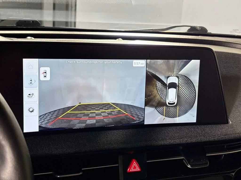 Used 2023 White Kia Wind image 17