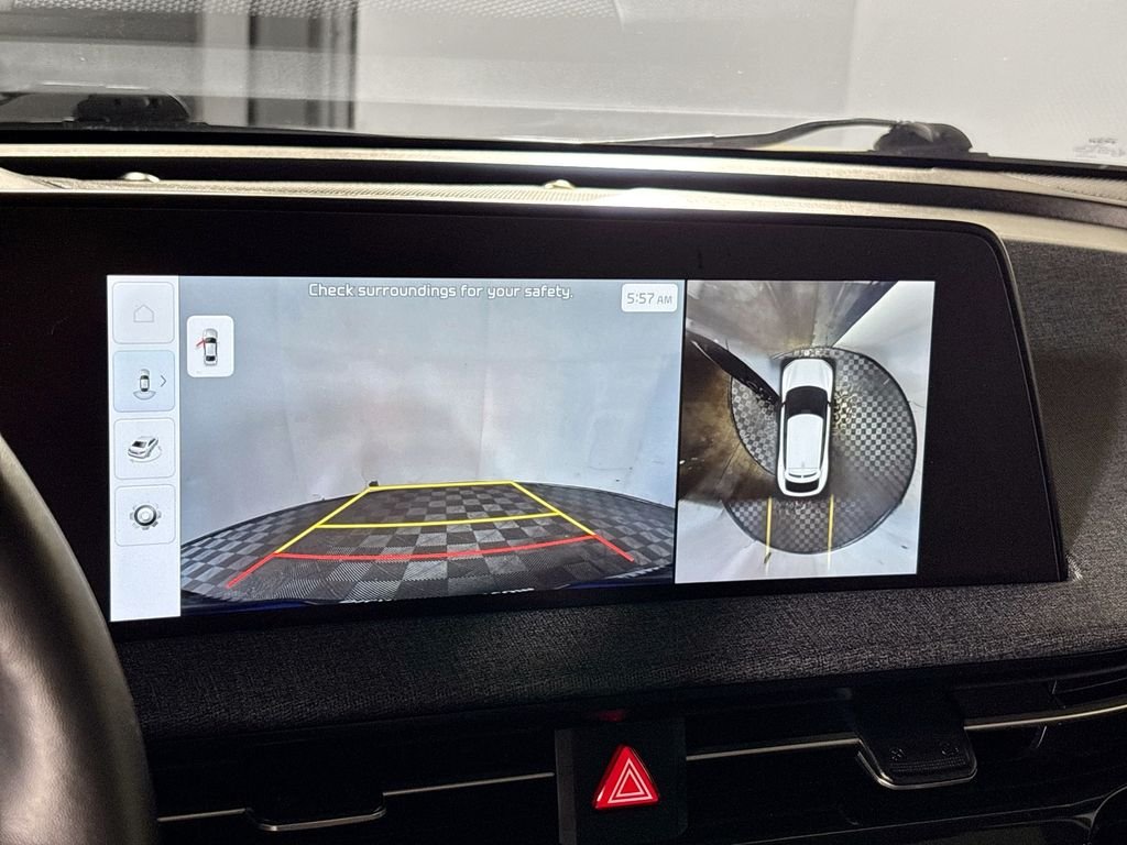 Used 2023 White Kia Wind image 17