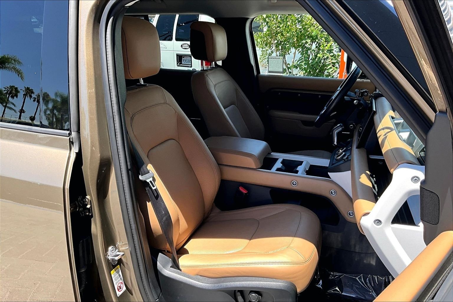 Used 2025  Land Rover S image 7