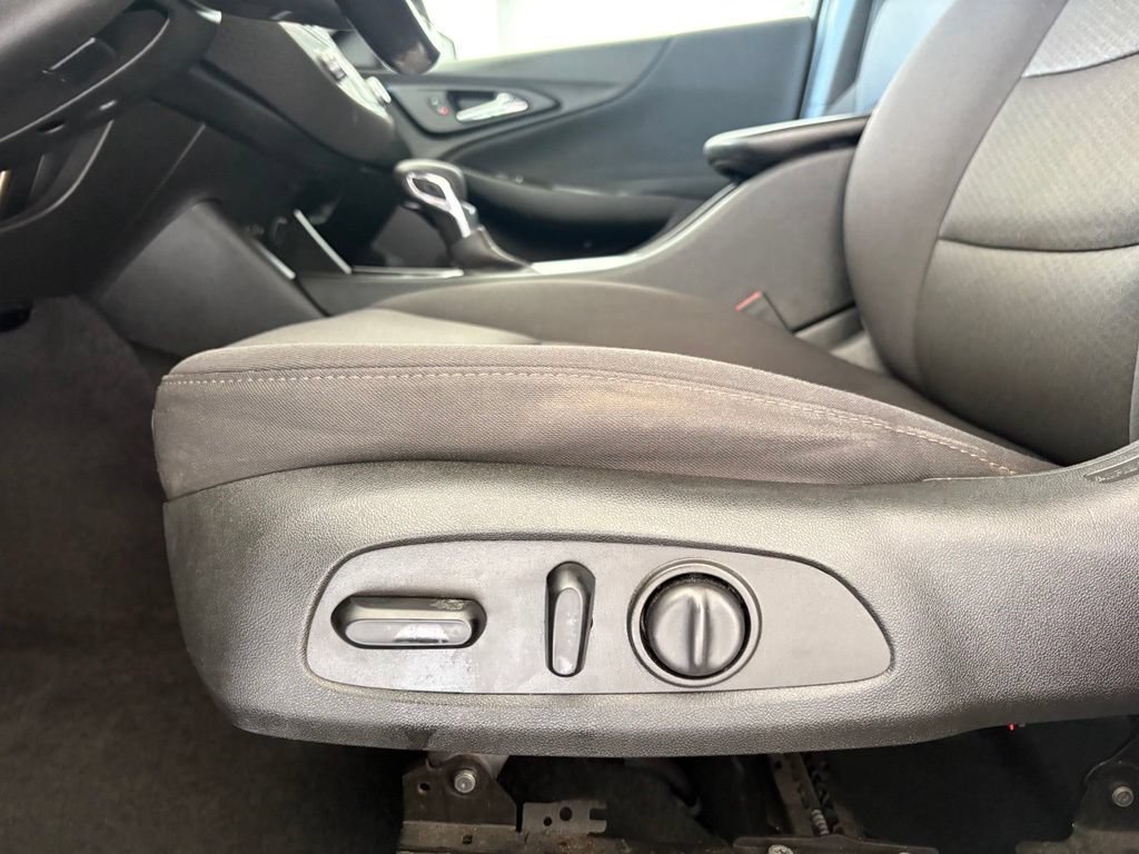 Used 2021 SUMMIT WHITE Chevrolet RS image 26