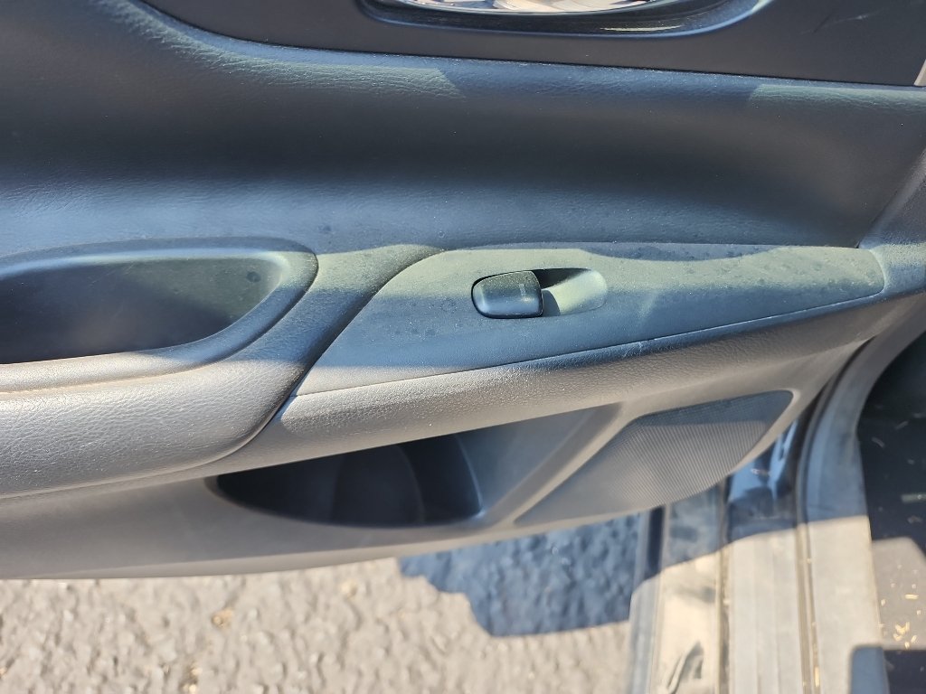 Used 2015 Super Black Nissan 2.5 S image 14