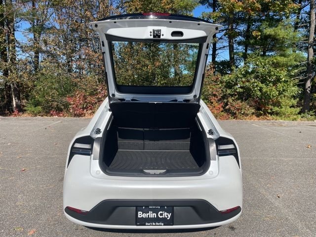 New 2026 Wind Chill Pearl <sup>1</sup> Toyota  SE image 13