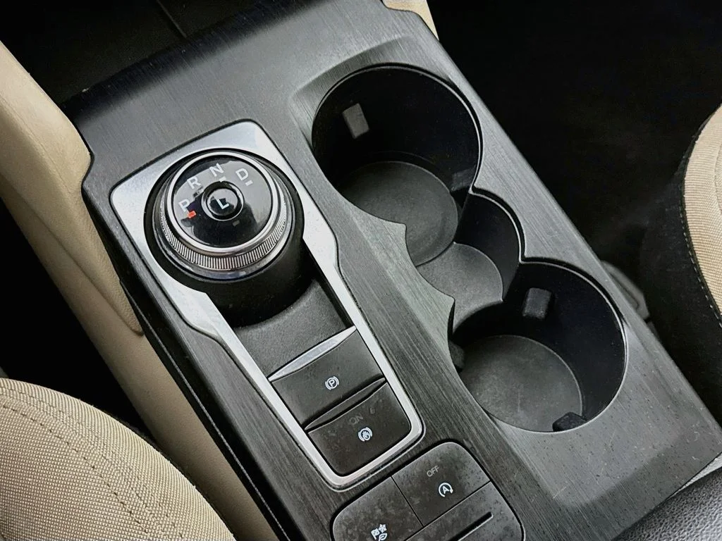 Used 2022 Black Ford SE image 21
