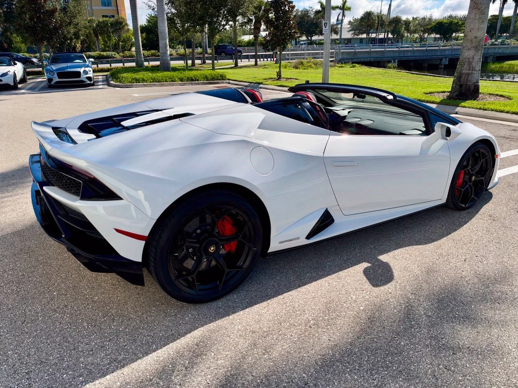 Used 2023 Bianco Monocerus Metallic Lamborghini Spyder AWD image 8