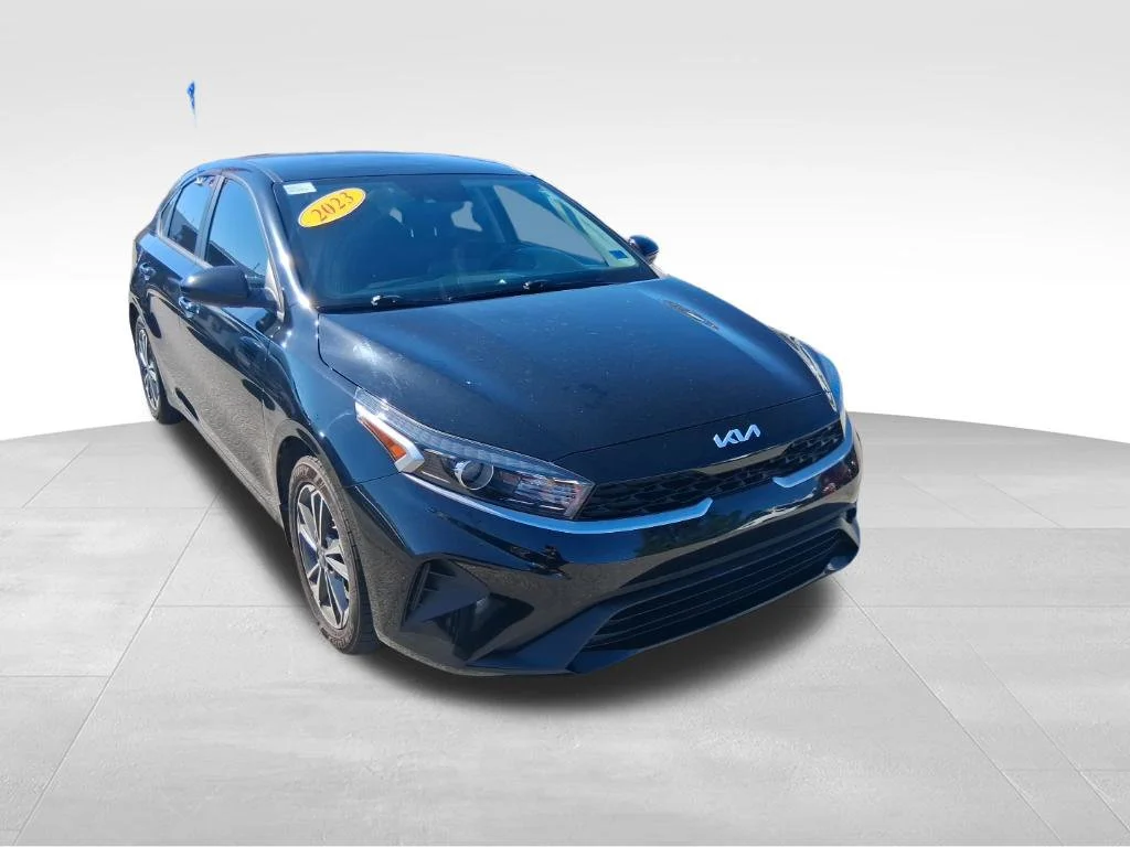 Used 2023 Black Kia LXS image 3