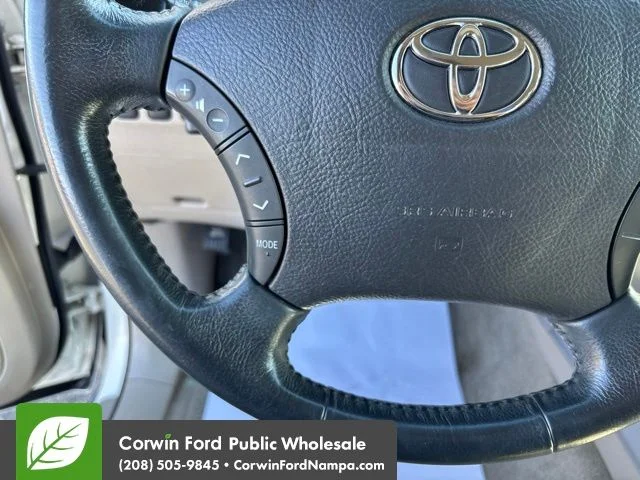 Used 2007 White Toyota Limited image 15