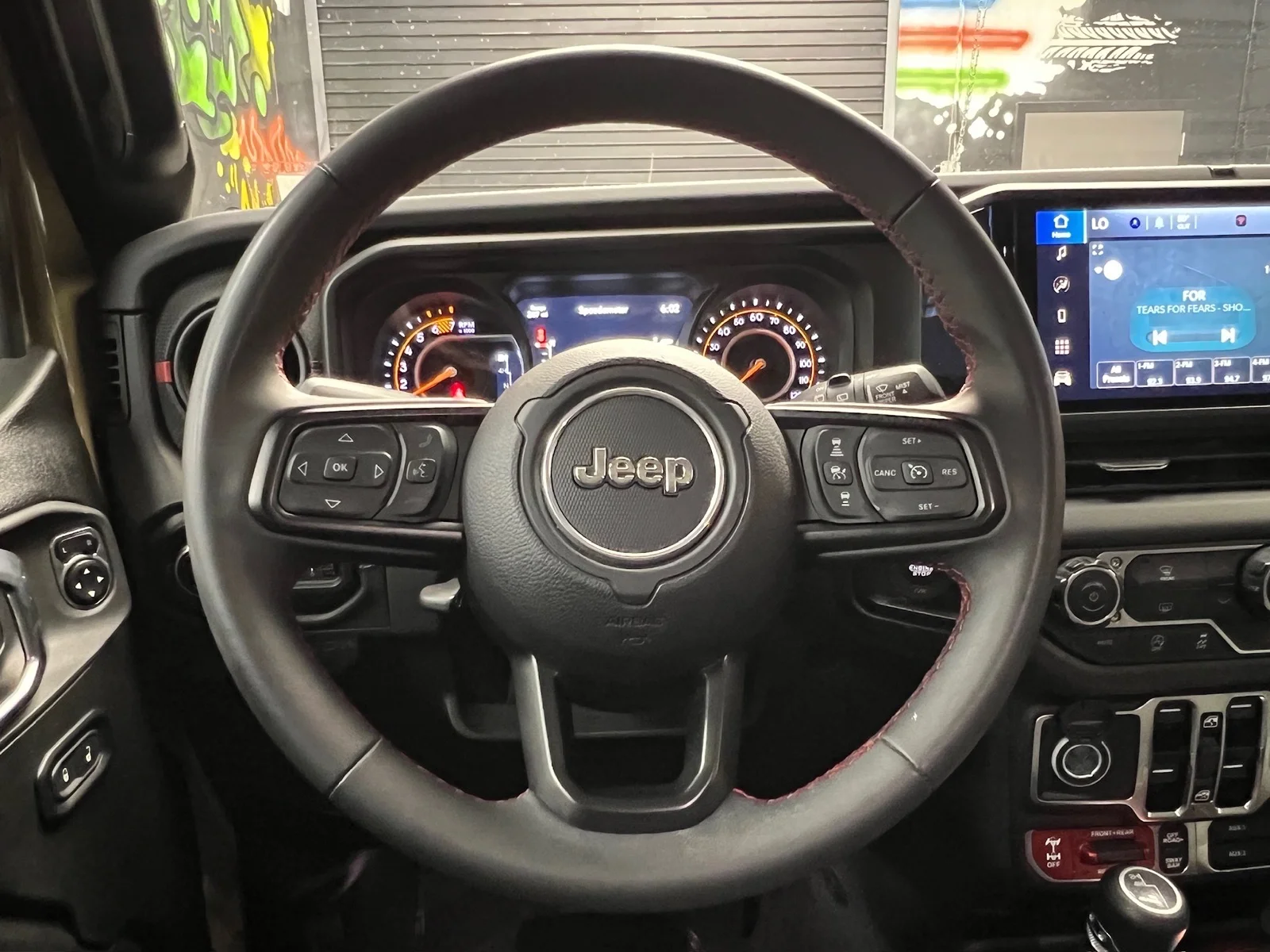 Used 2025  Jeep Rubicon image 11