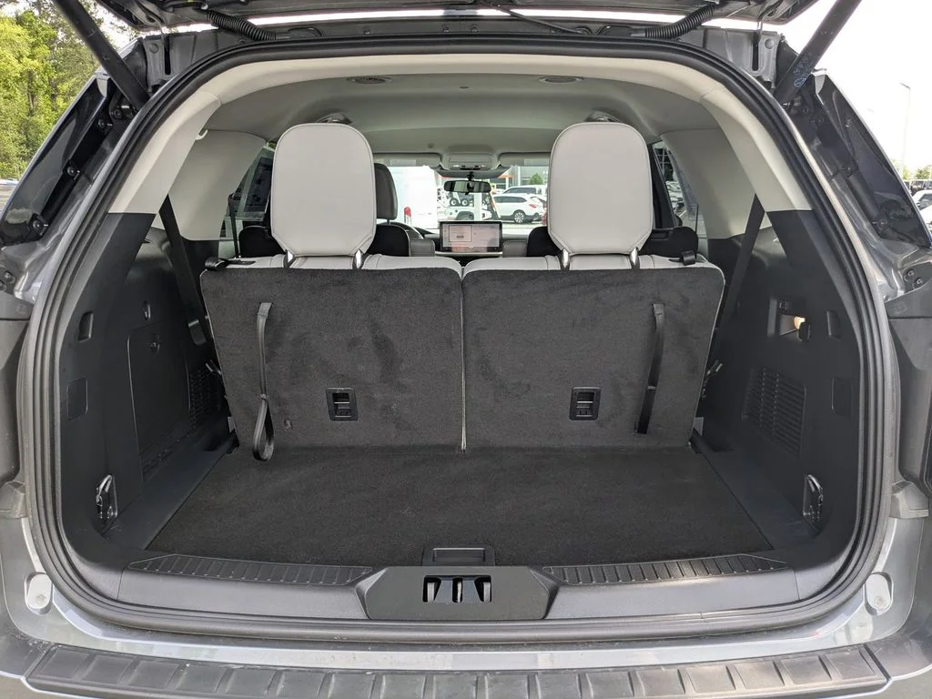 New 2026 Carbonized Gray Metallic Ford Active image 12