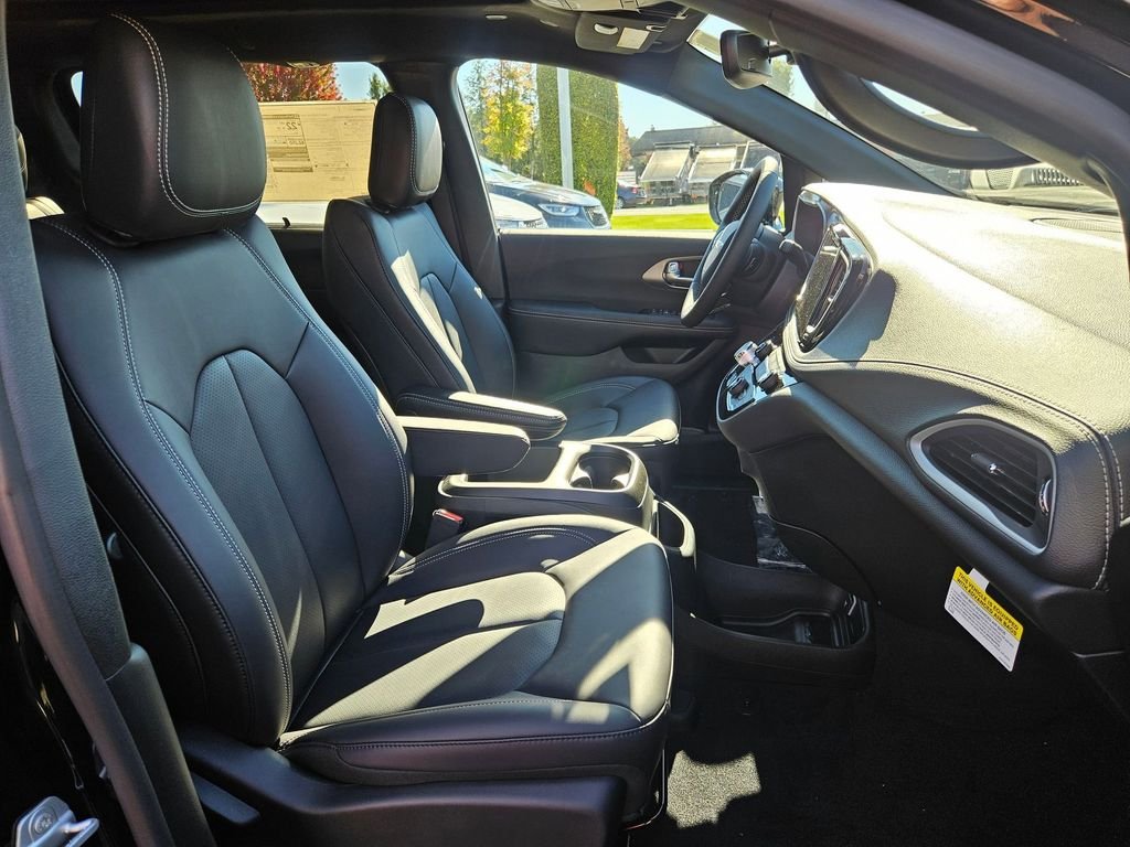 2026 Chrysler Pacifica Select - Photo 20