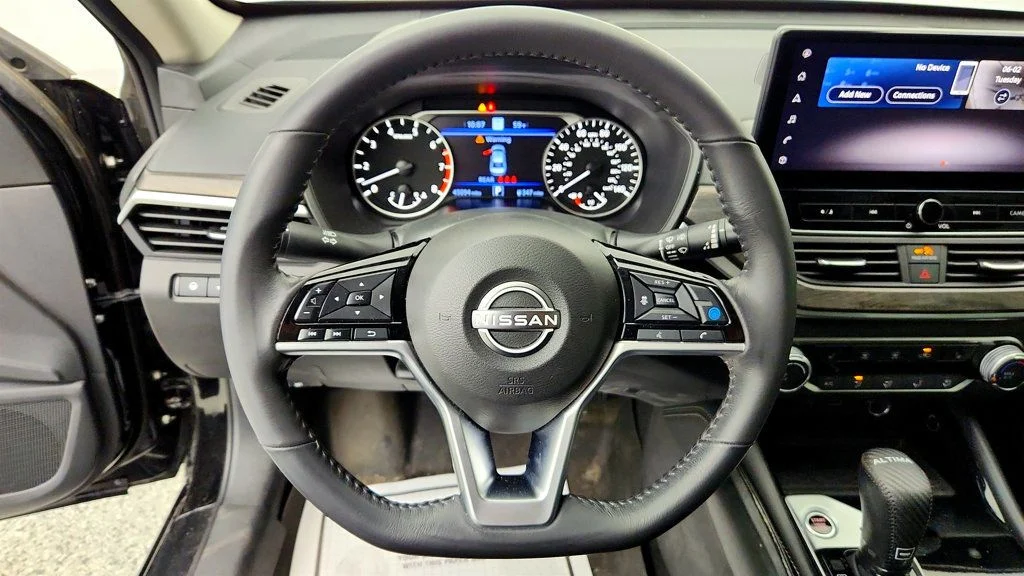 Used 2023 Super Black Nissan 2.5 SV Sedan w/ Moonroof, ProPILOT Assist & 12.3-Inch Touchscree image 13
