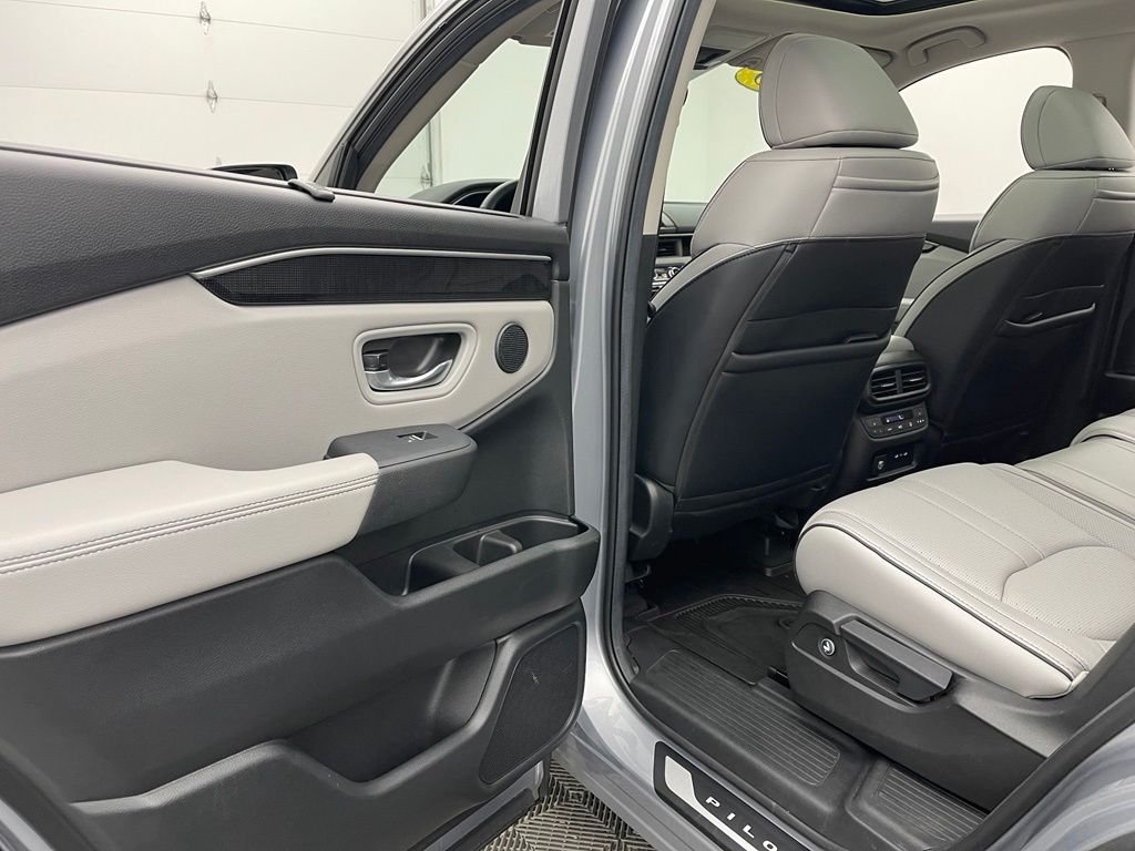 Used 2025 Lunar Silver Metallic Honda Elite image 41