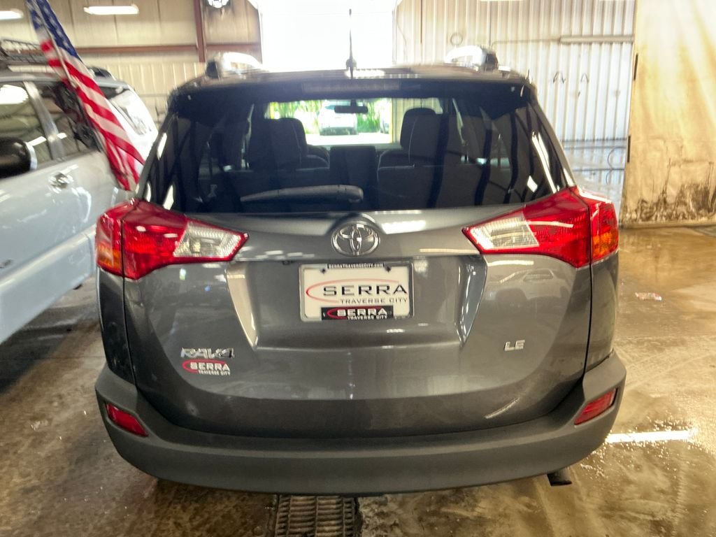 Used 2013 Gray Toyota LE image 4