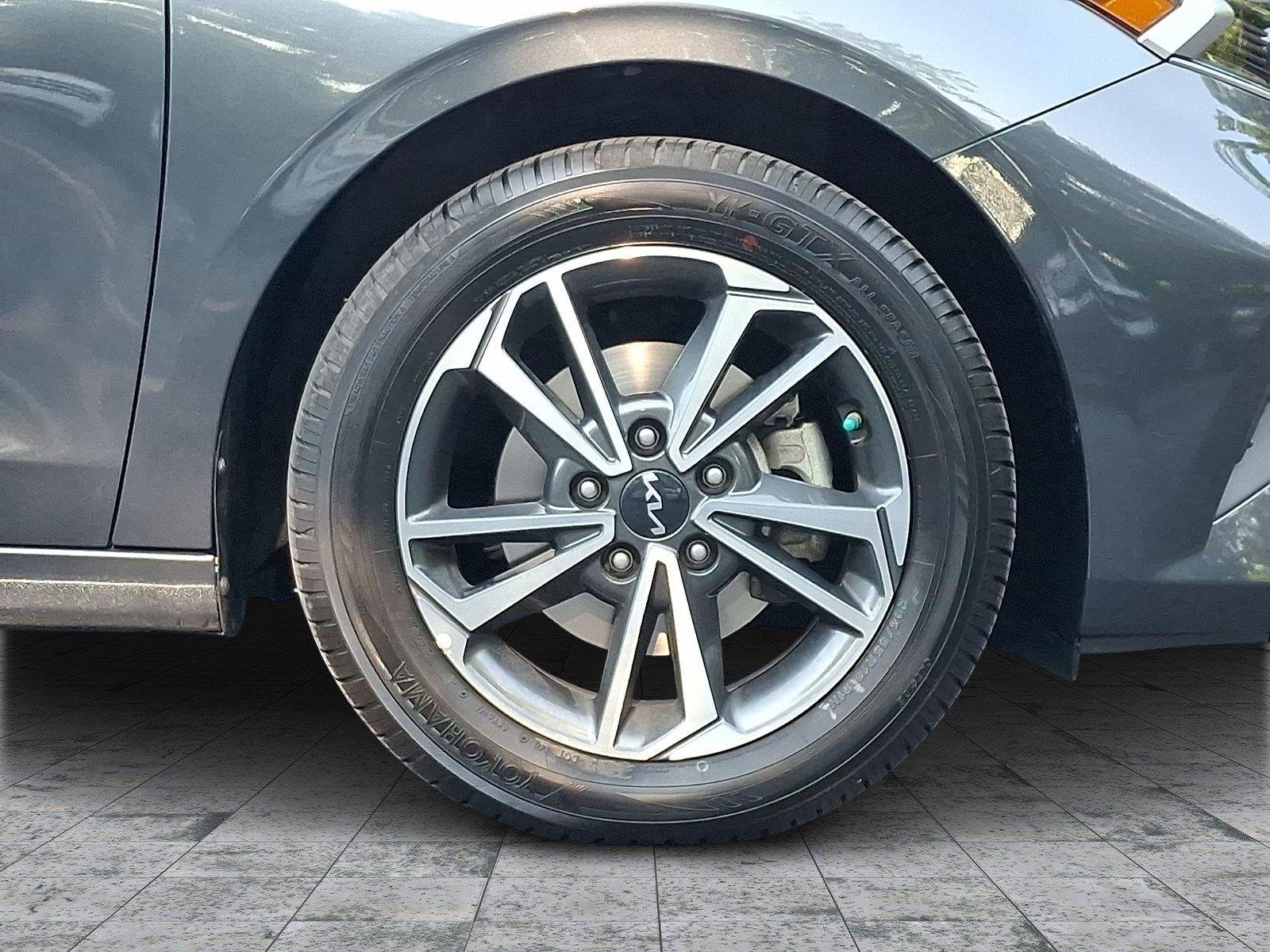 Used 2023 Gravity Gray Kia LXS image 8