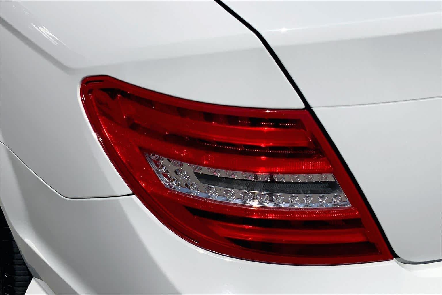 Used 2012 Arctic White Mercedes-Benz C 250 Luxury image 26