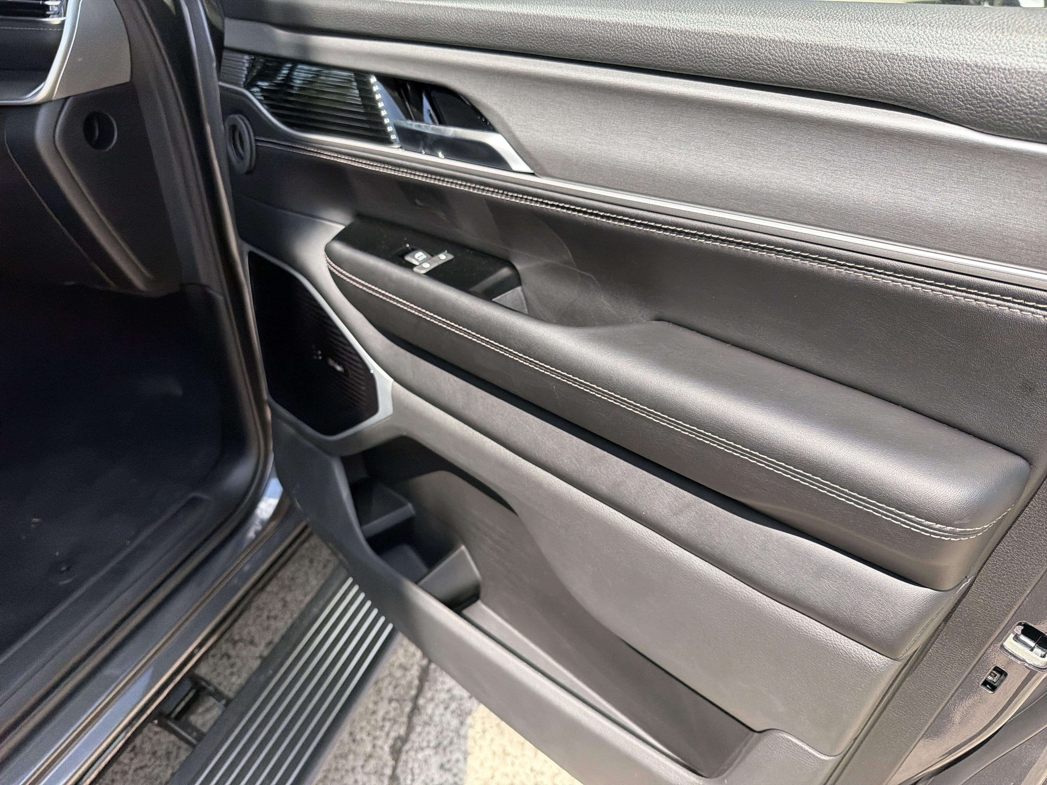 New 2026 Baltic Gray Metallic Clearcoat Jeep Limited Reserve image 13