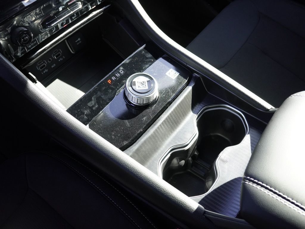 New 2026 Baltic Gray Metallic Clear-Coat Exterior Paint Jeep Laredo X image 18