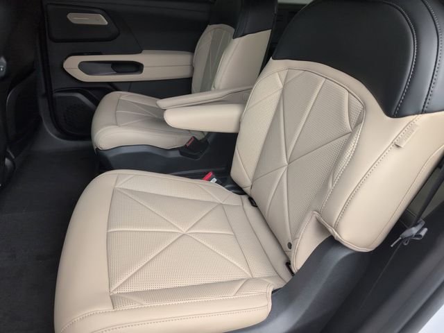 New 2027 Glacial White Pearl Kia EX image 22