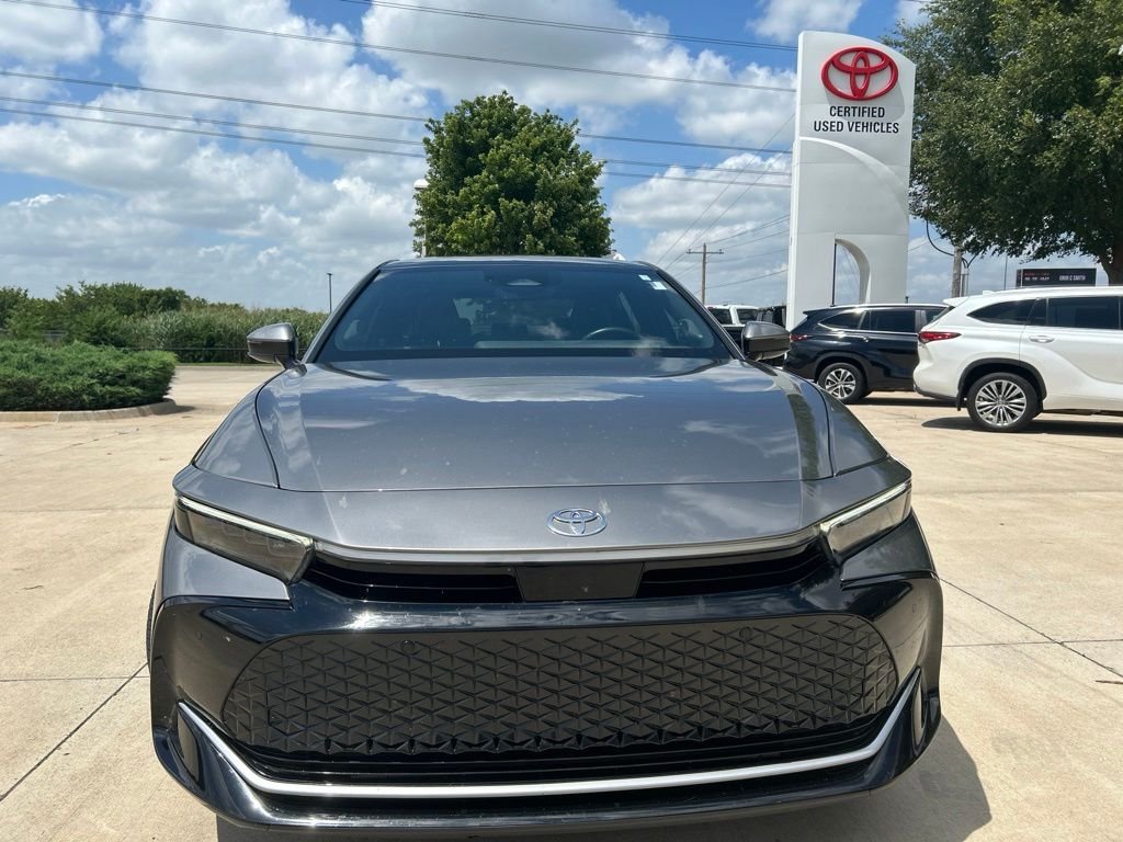 Used 2024  Toyota Limited image 2