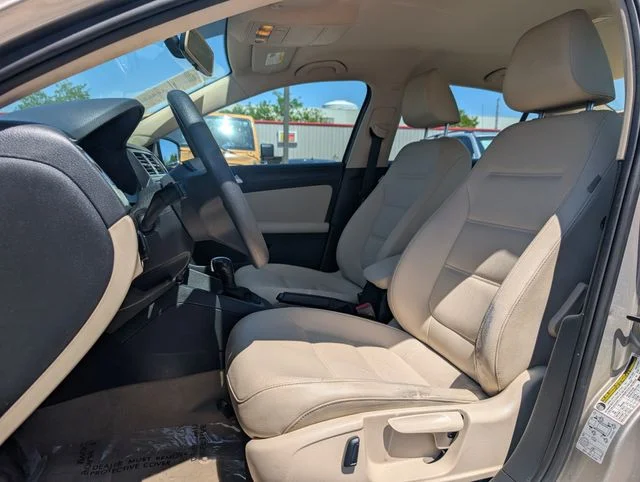 Used 2014 Silver Volkswagen 1.8T SE image 7