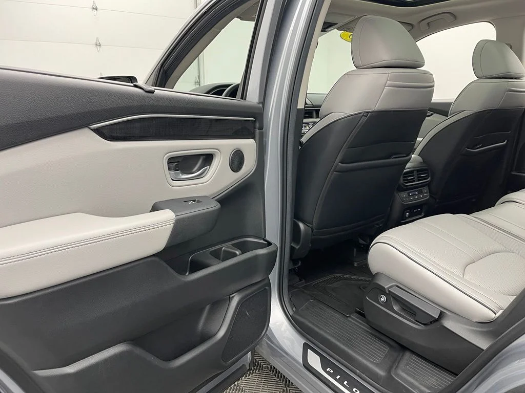 Used 2025 Lunar Silver Metallic Honda Elite image 41