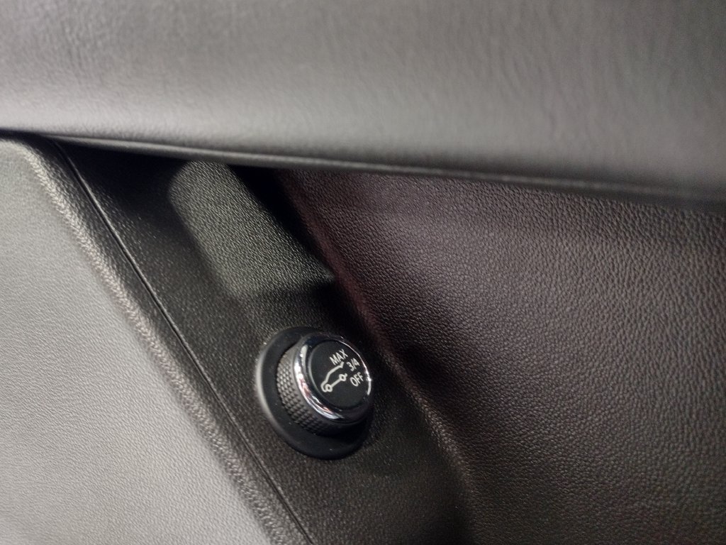 Used 2019  Cadillac Luxury image 37