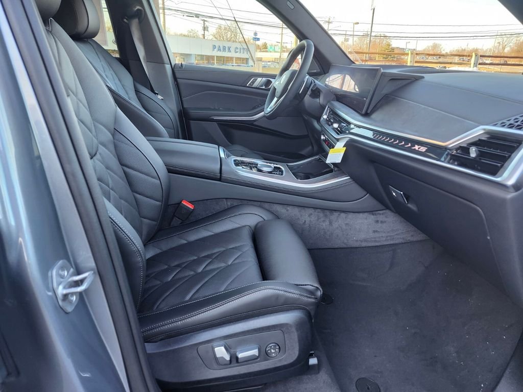 Used 2026 Gray BMW xDrive40i image 11