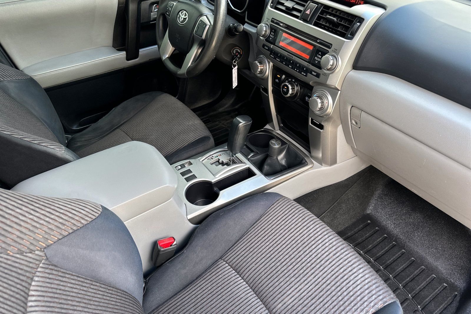 Used 2011 Silver Toyota SR5 image 16