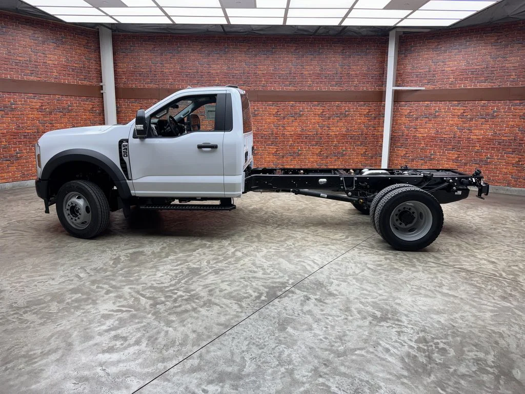 New 2026 Oxford White Ford F-450® XL image 2