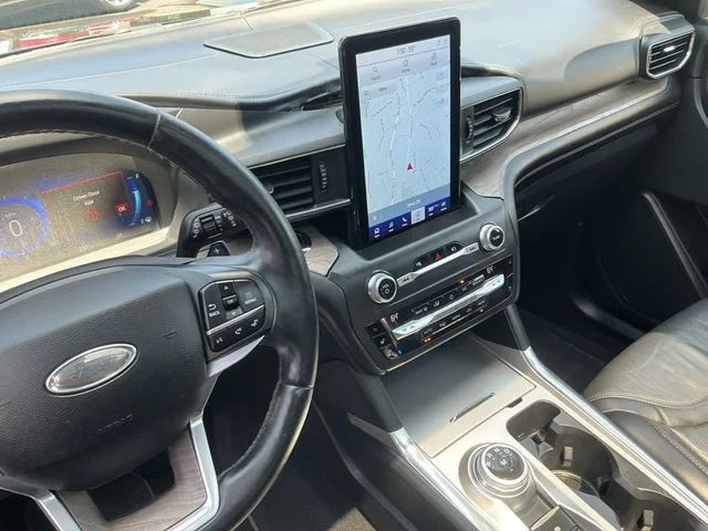 Used 2020 Black Metallic Ford Platinum image 24
