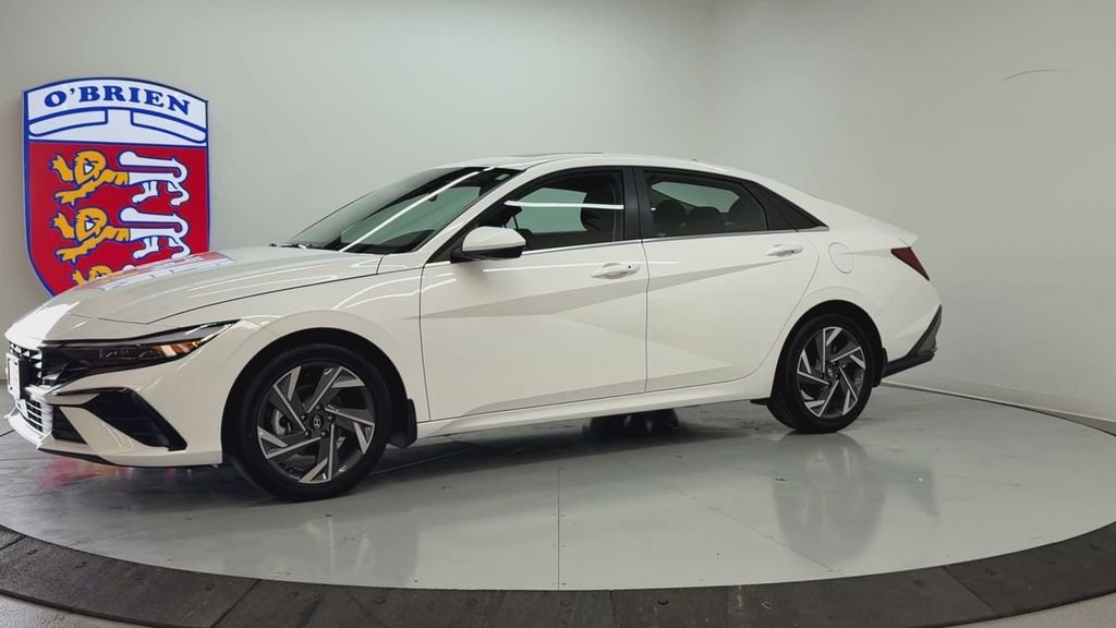 Used 2025 White Hyundai SEL Convenience image 8