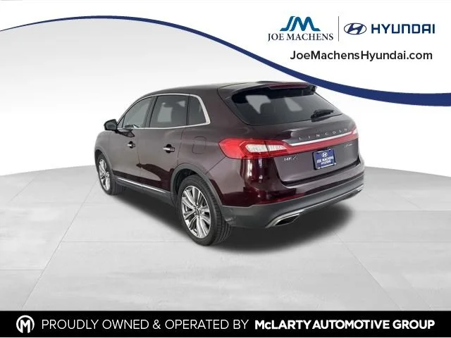 Used 2018 Red Lincoln Reserve image 10