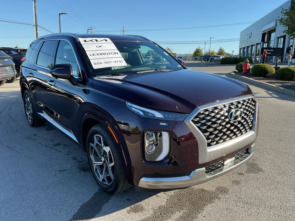 Used 2022 Sierra Burgundy Hyundai Calligraphy image 2