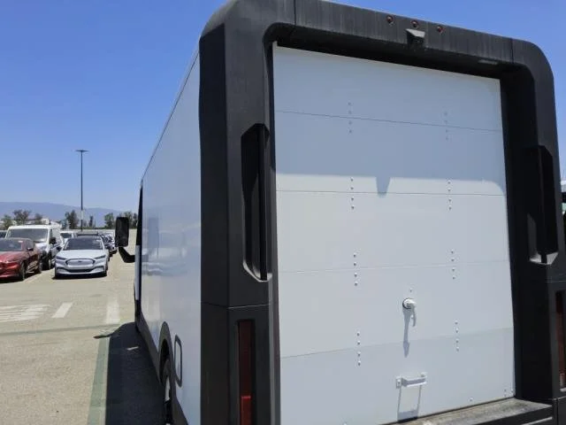 Used 2023 Oyster White BrightDrop EJY image 7