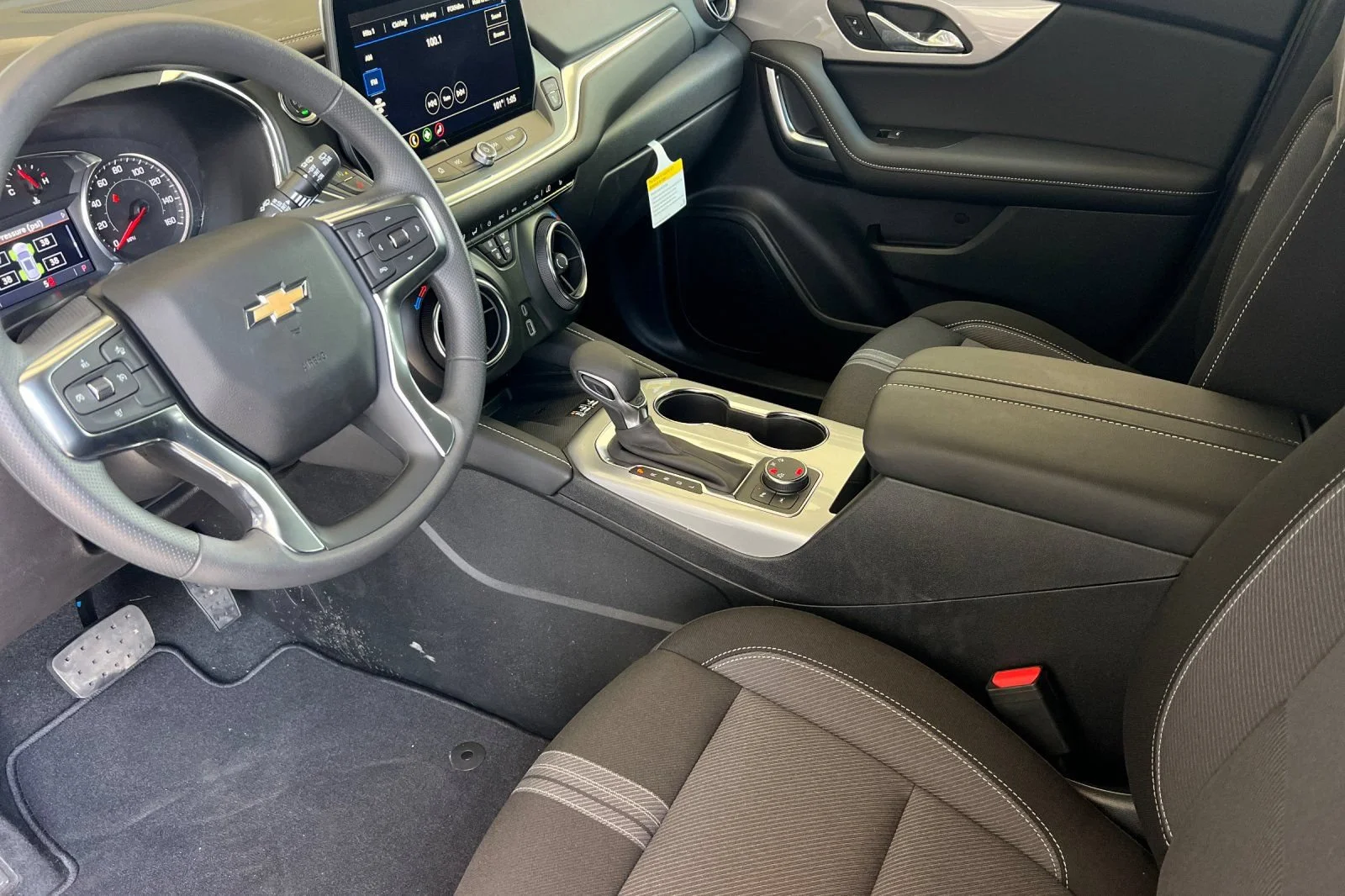 New 2026 Summit White Chevrolet 2LT image 10