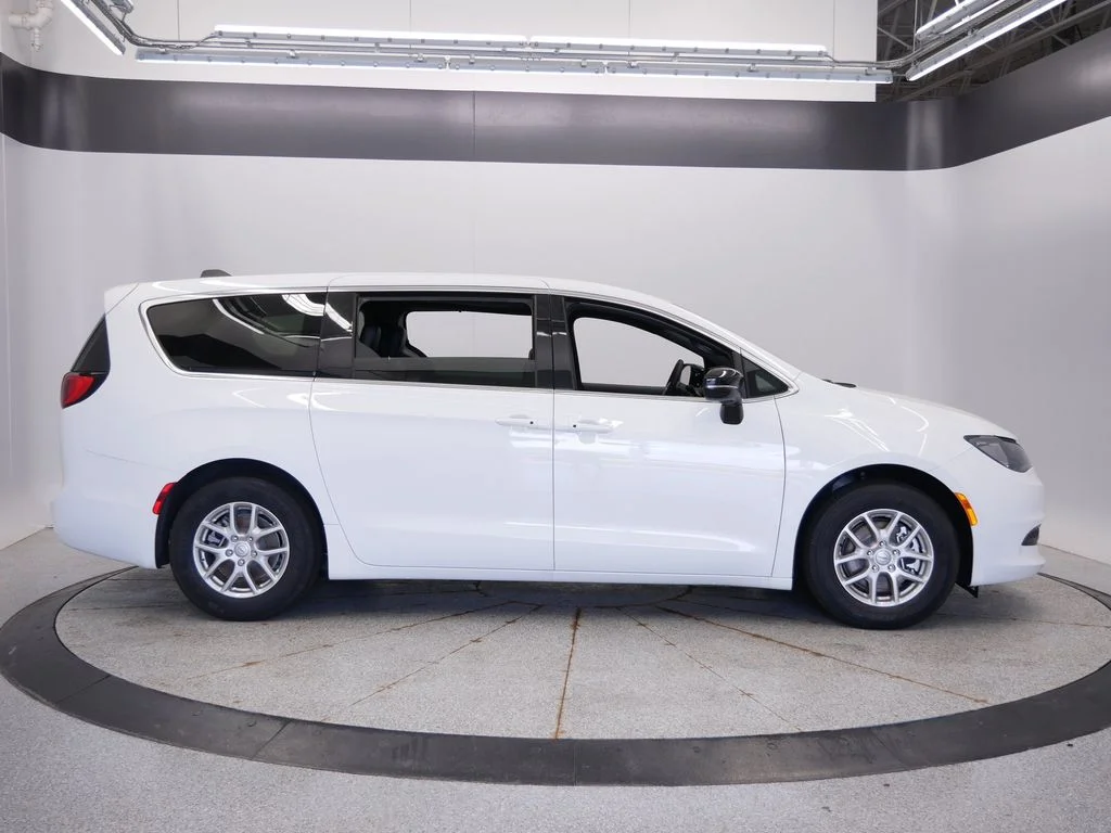 New 2026 Bright White Clear-Coat Exterior Paint Chrysler LX image 8