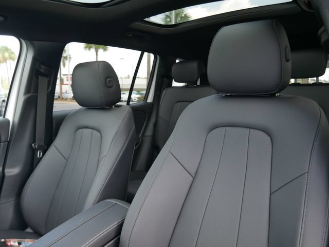 New 2026 Polar White Mercedes-Benz GLB 250 image 41